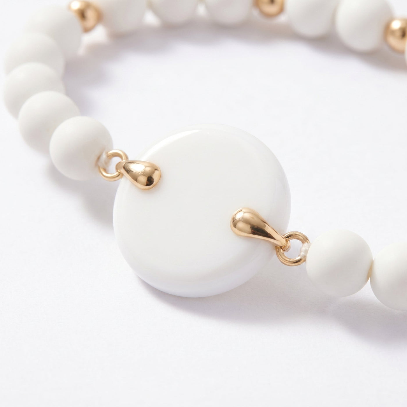 Charmify Womens — לבן + זהב — 03-Macro