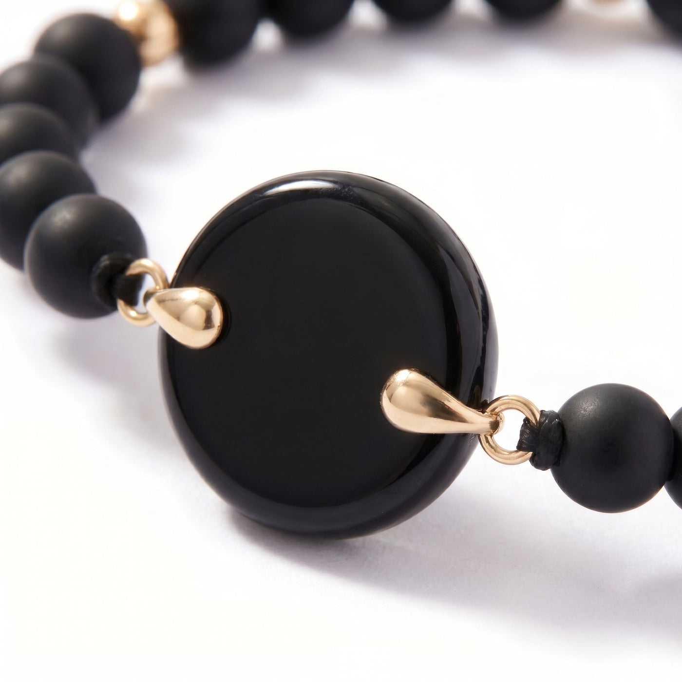 Charmify Womens — שחור + זהב — 03-Macro