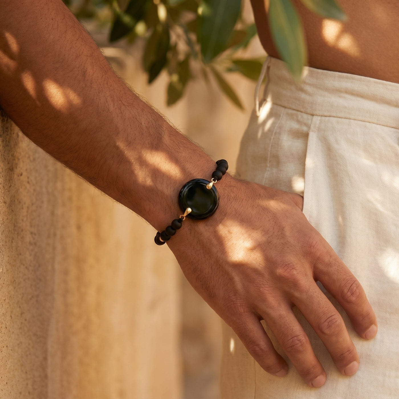 Charmify Mens — שחור + זהב — 06-Outdoor
